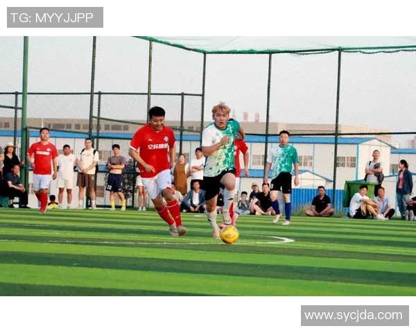 成都网球队的团队协作之道：网球巨献背后的默契与拼搏精神